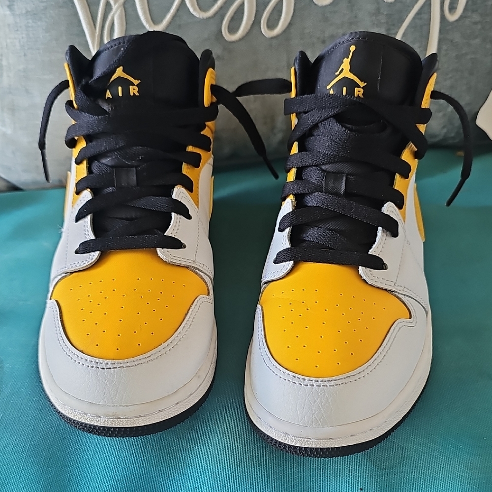 Nike AIR JORDAN Sneakers - Yellow and Black/ SIZE 6.5Y